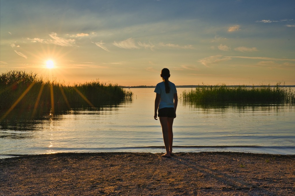 Lake Sunset Girl Water Sun  - fotocute / Pixabay