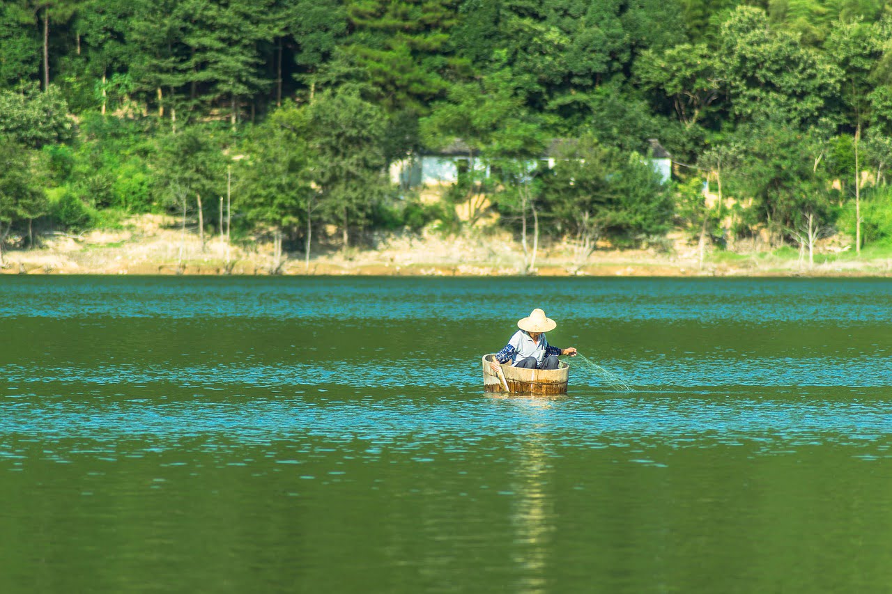 Lake Water Woodden Boat Fishman  - anishikiya / Pixabay