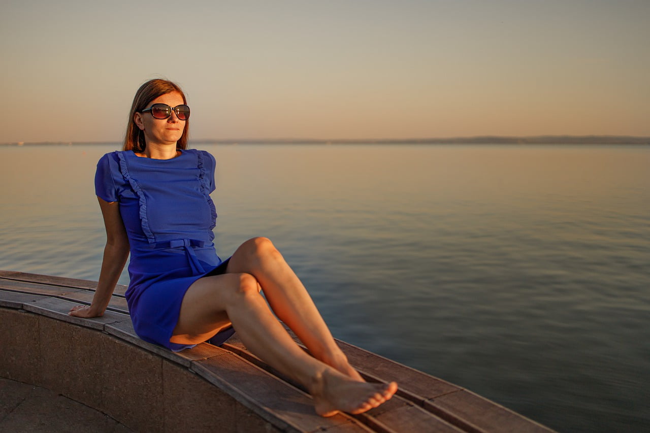 Lake Woman Sunglasses Dress Young  - adamkontor / Pixabay