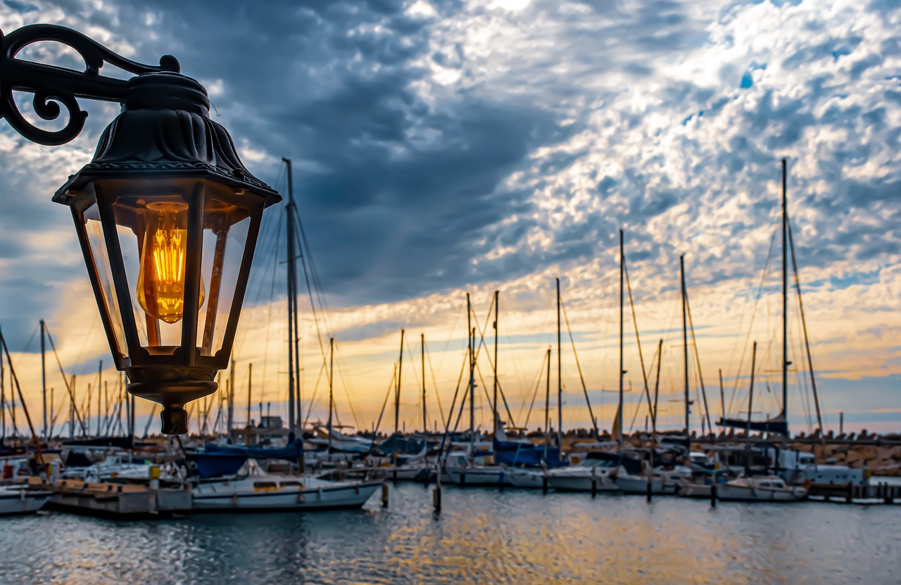 Lamp Lantern Light Yachts Sunset - Ri_Ya / Pixabay