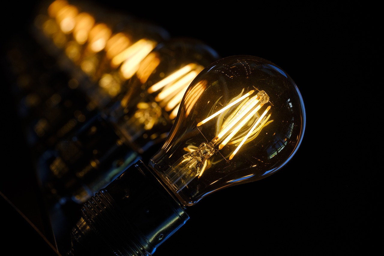 Lamp Light Lighting Light Bulb - Bru-nO / Pixabay