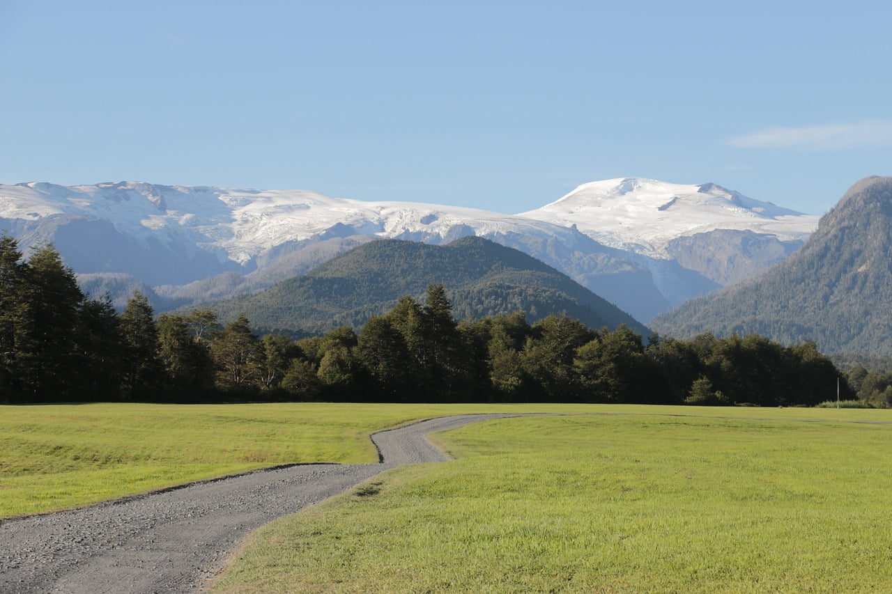 Landscape Mountain Grass Nature  - Molicris / Pixabay