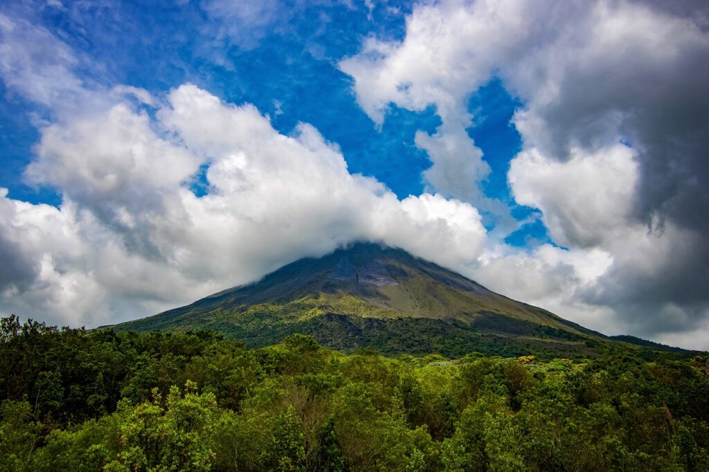 Landscape Volcano Mountain  - Leolo212 / Pixabay