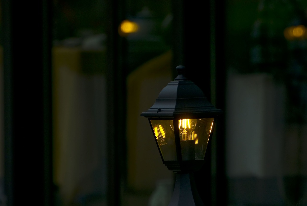 Lantern Light Decoration - aszak / Pixabay