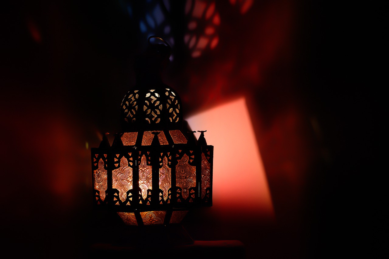 Lantern Light Lamp Candle - fotoblend / Pixabay