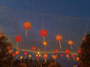 Lanterns Illuminated  - diudiuzoule / Pixabay