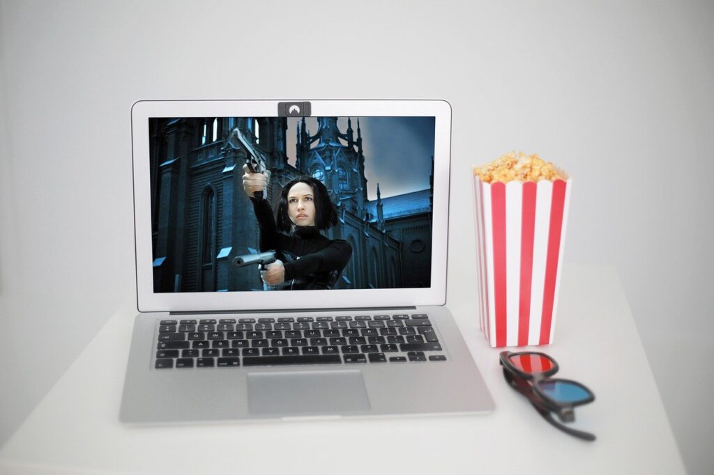 Laptop Film Popcorn Video Streaming  - FrankundFrei / Pixabay