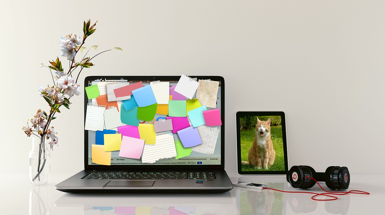 Laptop Post It Notes Workspace  - geralt / Pixabay