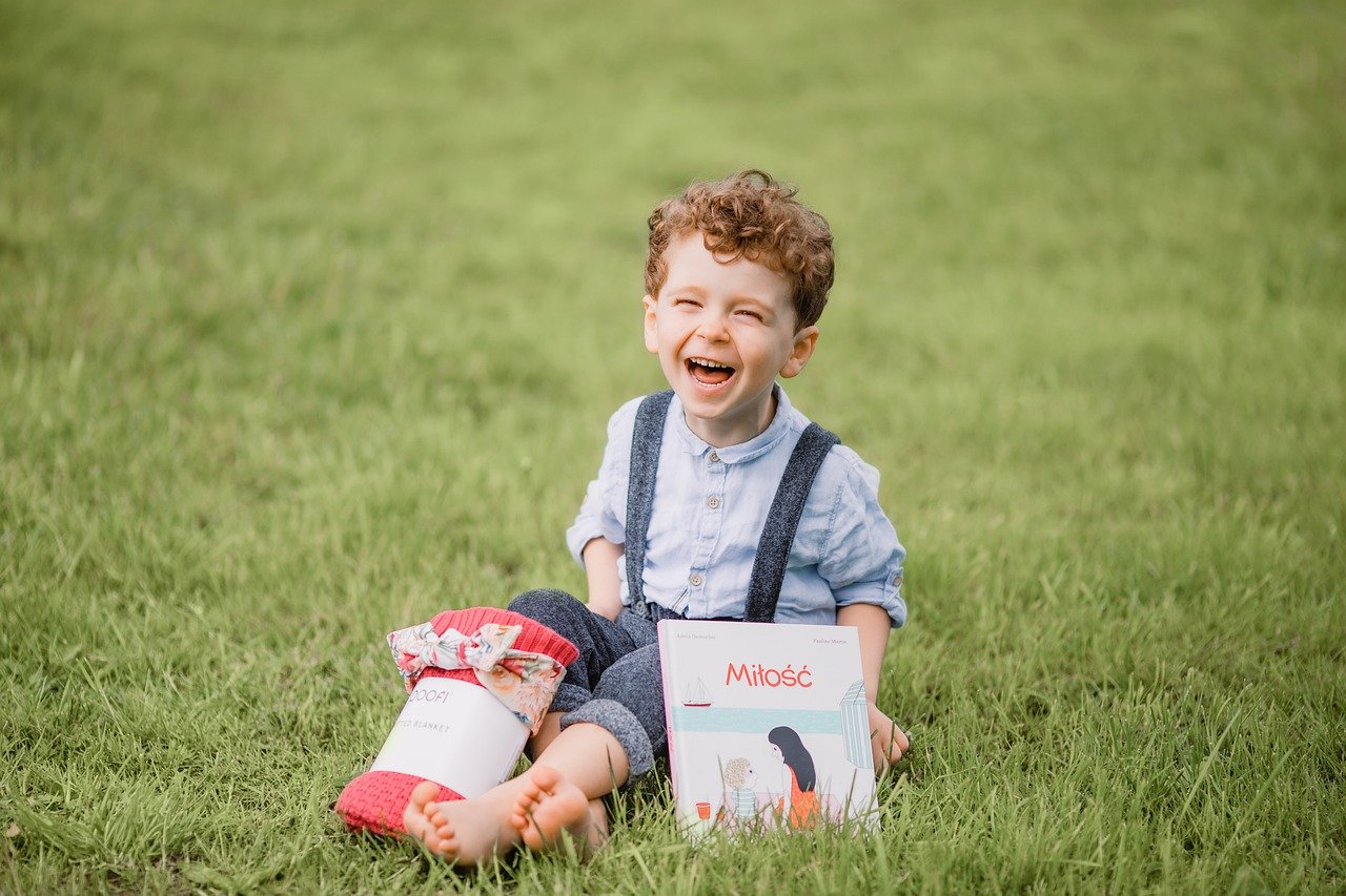 Laugh Child Little Boy Happiness  - lubovlisitsa / Pixabay