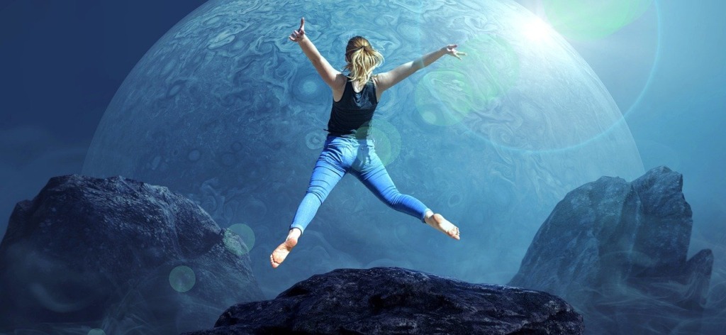 Leap Girl Fantastic Planet Light  - KELLEPICS / Pixabay
