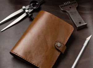 Leather Wallet Leatherworking  - lehafedor86 / Pixabay
