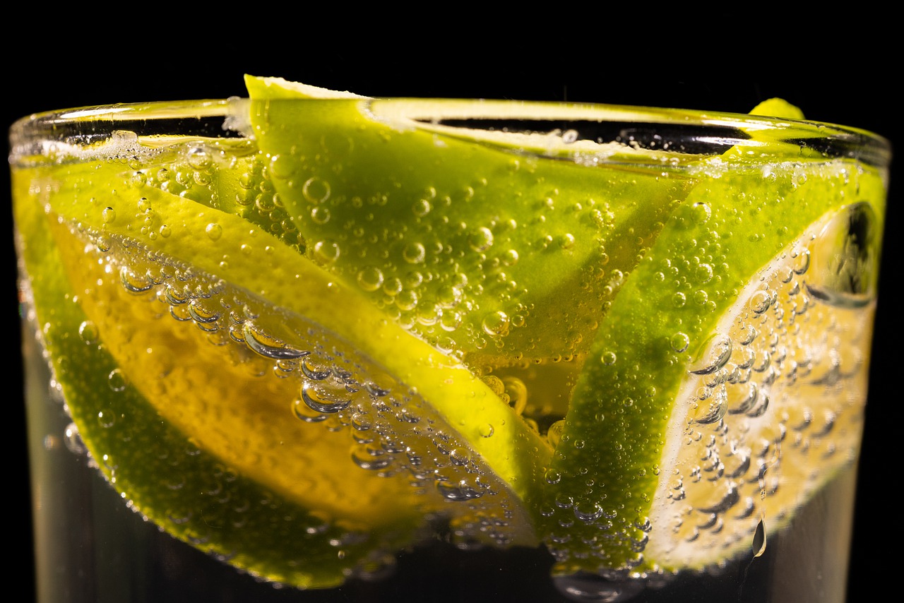 Lemon Drink Glass Fruit Bubbles - Engin_Akyurt / Pixabay