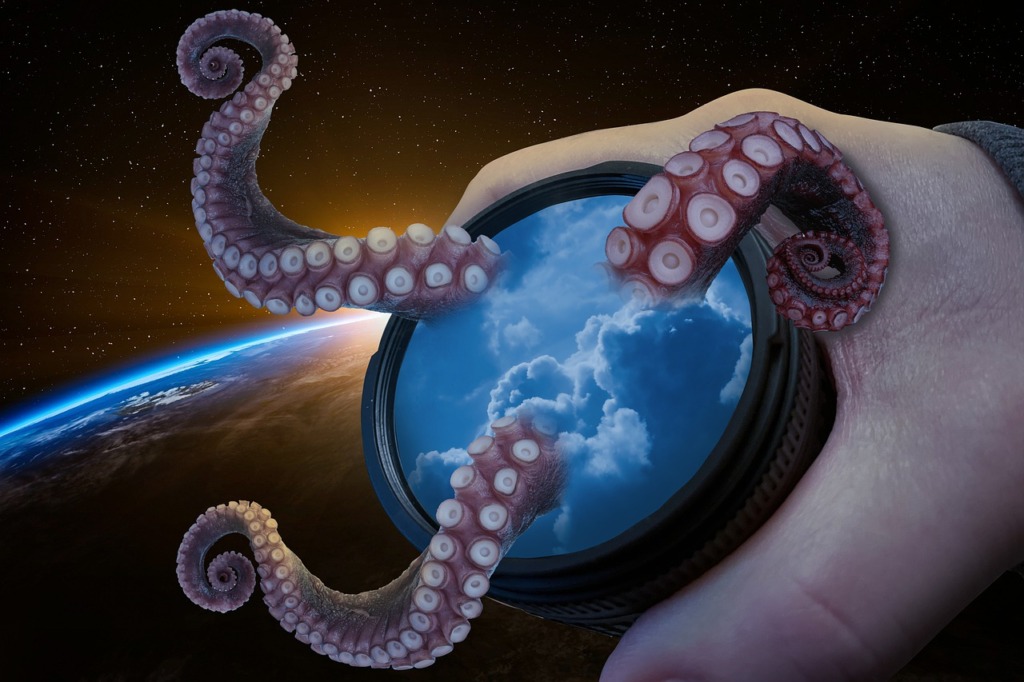 Lens Octopus Tentacles Clouds  - Infinite-Creations / Pixabay