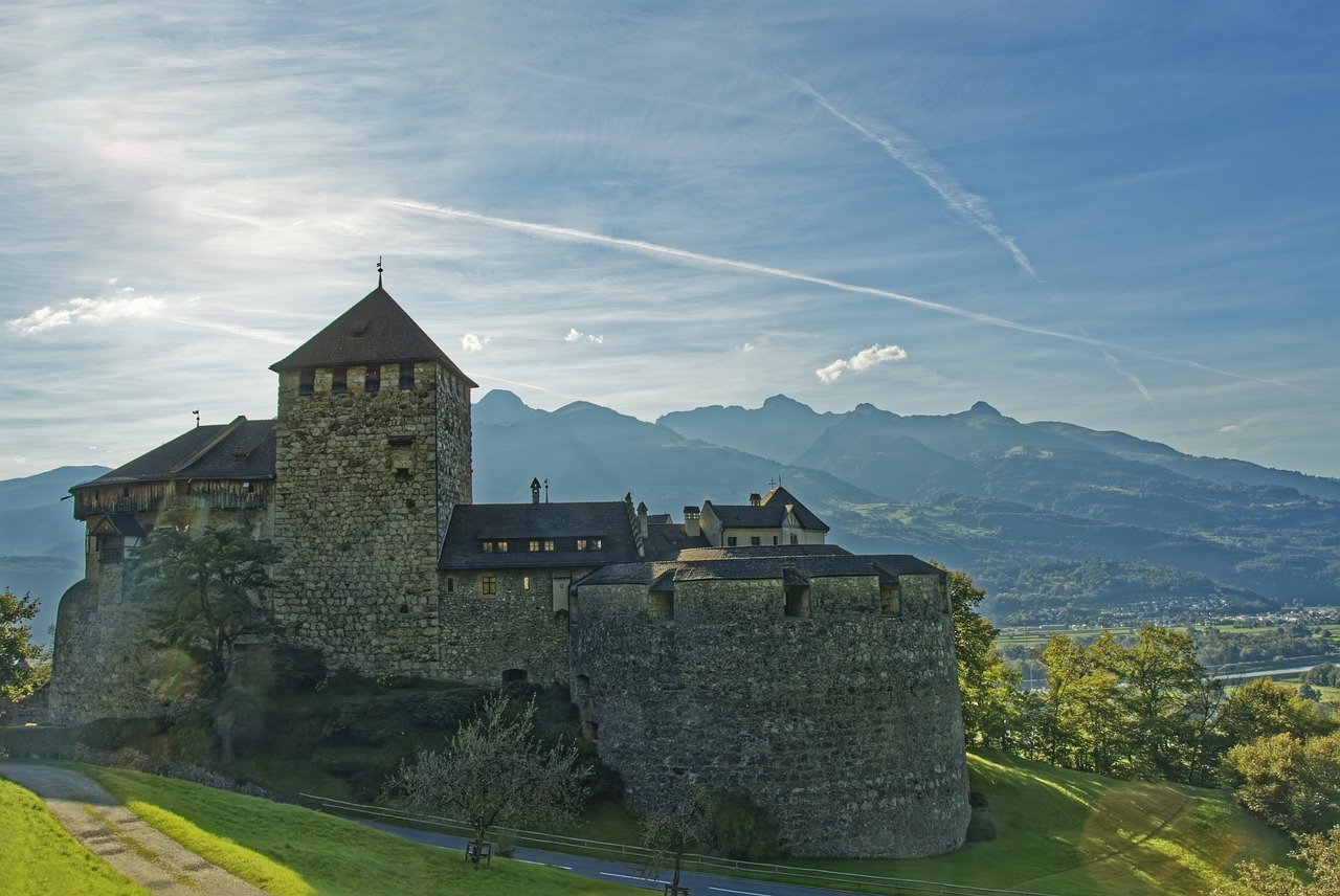 Liechtenstein R%c%atikon Castle Vaduz  - Makalu / Pixabay