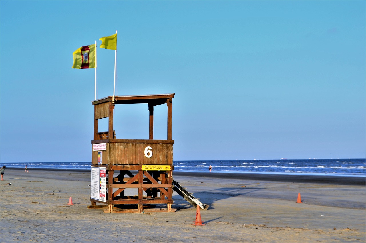 Life Guard Ocean Line Tide Water  - ArtisticOperations / Pixabay