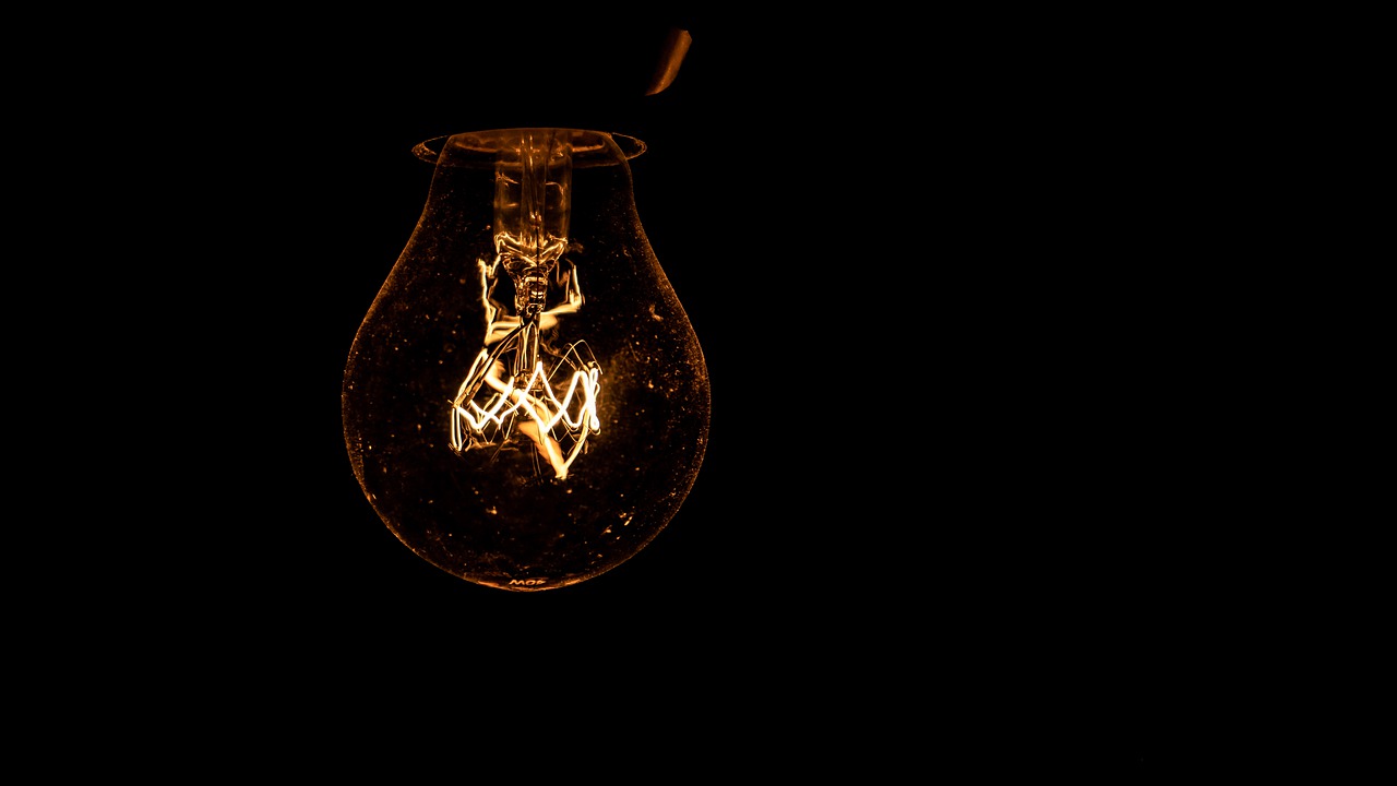 Light Bulb Electricity Energy  - sick-street-photography / Pixabay