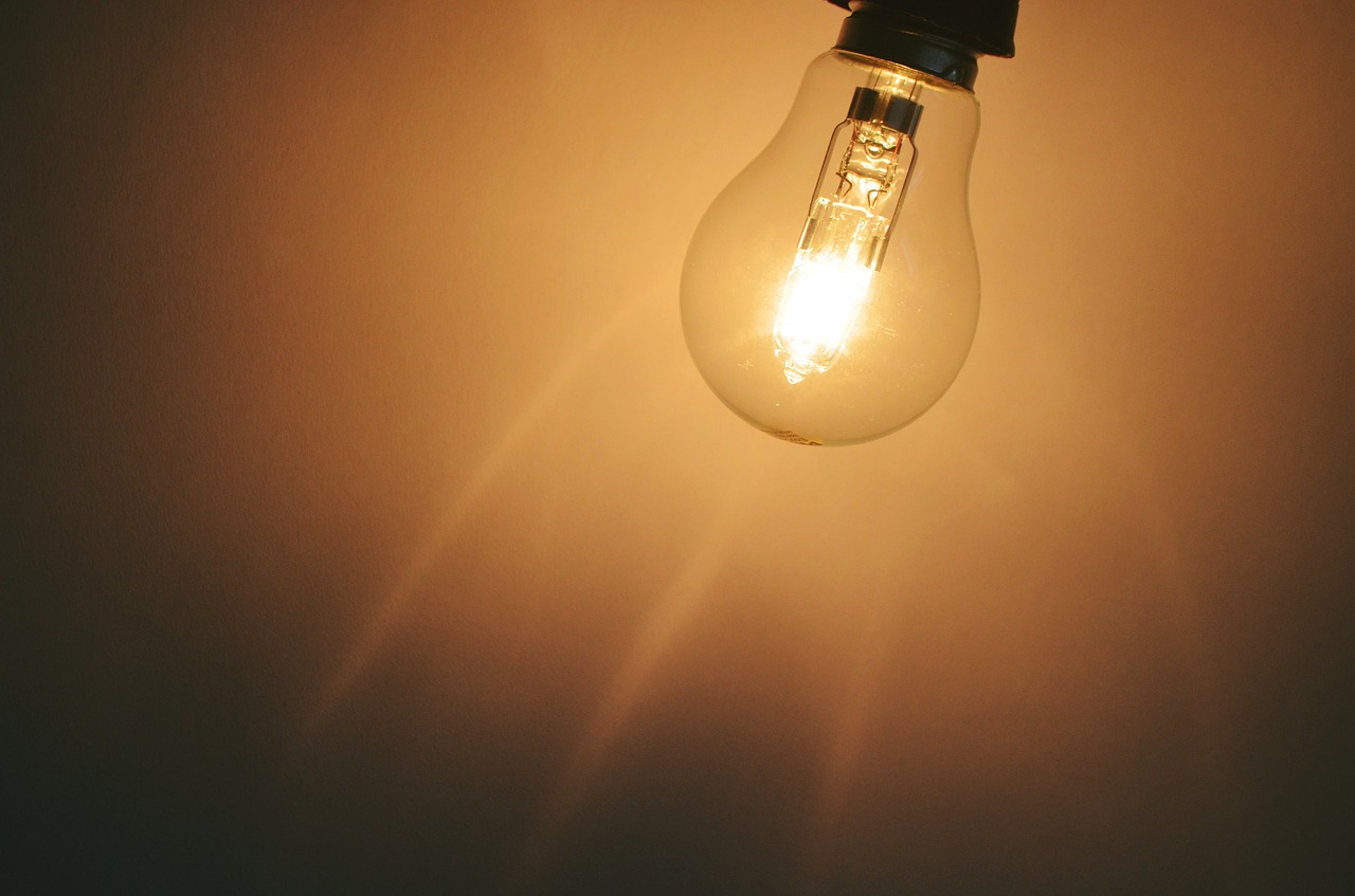 Light Bulb Light Bulb Energy - vickylazovich / Pixabay