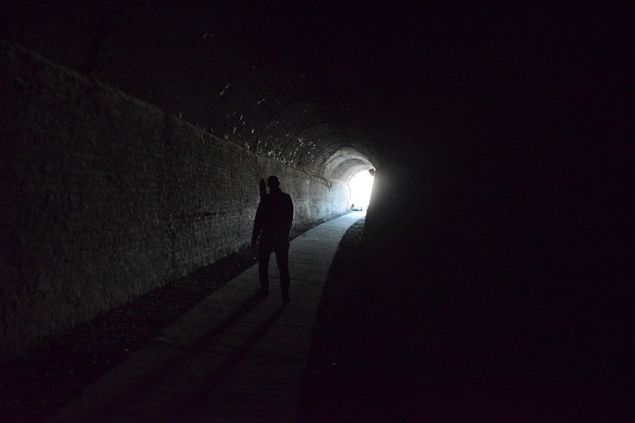 Light Tunnel End Shade Hope  - Tomizus / Pixabay