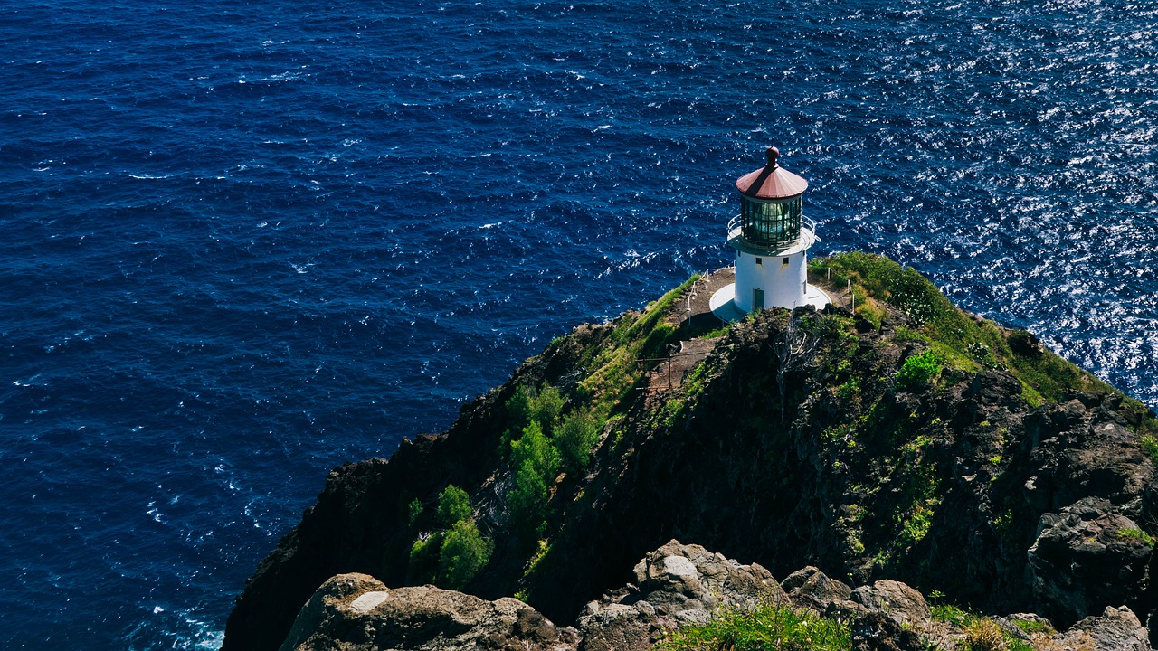Lighthouse Tower Cliff Ocean Sea  - cwallner87 / Pixabay