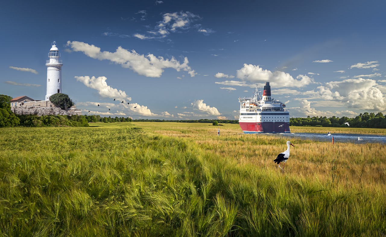 Lighthouse Tower River Harbor Ship  - Erik_Karits / Pixabay