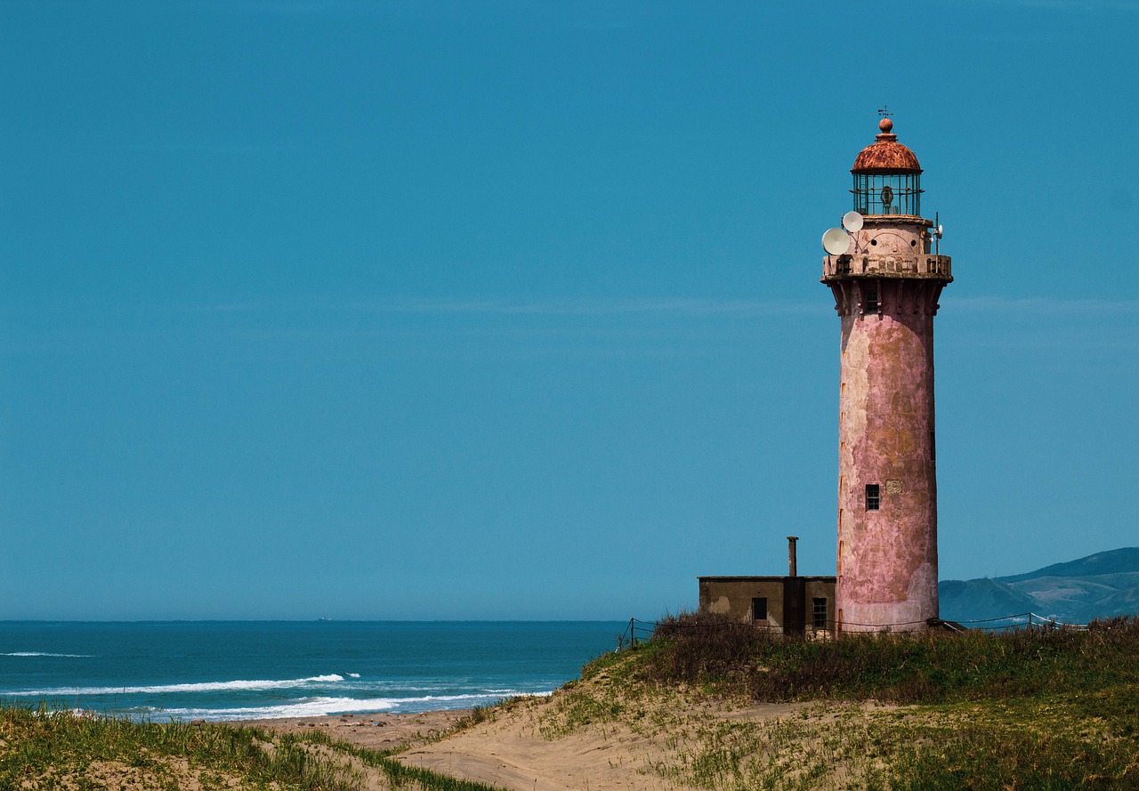 Lighthouse Tower Sea Ocean Coast - assoxxx90 / Pixabay