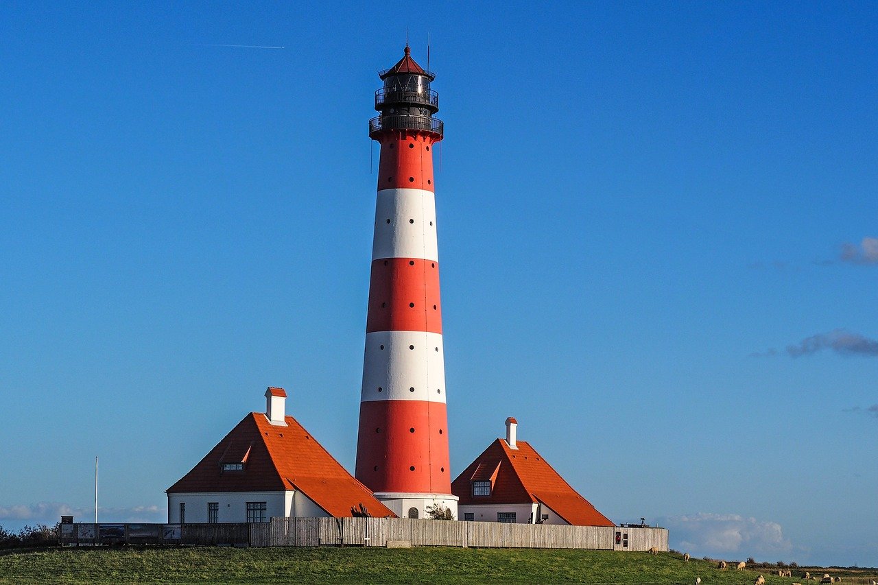 Lighthouse Westerhever Coast - WolfBlur / Pixabay