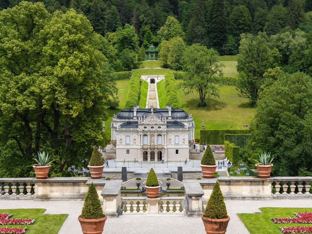 Linderhof Palace Castle Garden Park  - ChiemSeherin / Pixabay