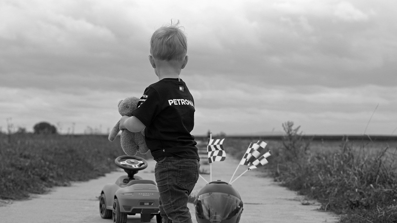 Little Boy Little Racer To Play - Mylene2401 / Pixabay