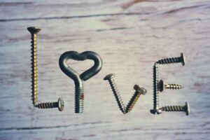 Love Screw Heart Romantic  - Kranich17 / Pixabay