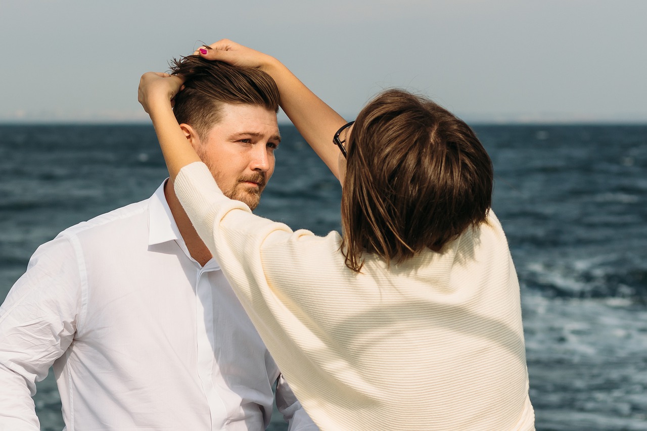 Love Sea Couple Caucasian Ocean  - andrewm1r / Pixabay