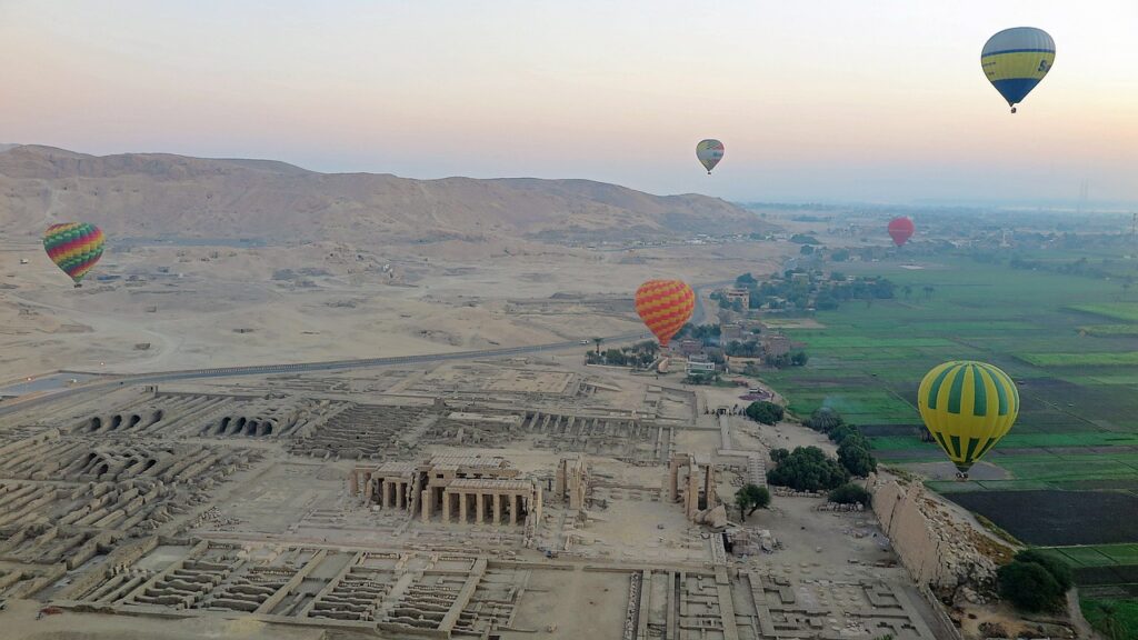 Luxor Hot Air Balloons Nile Egypt  - LorettaLynn / Pixabay