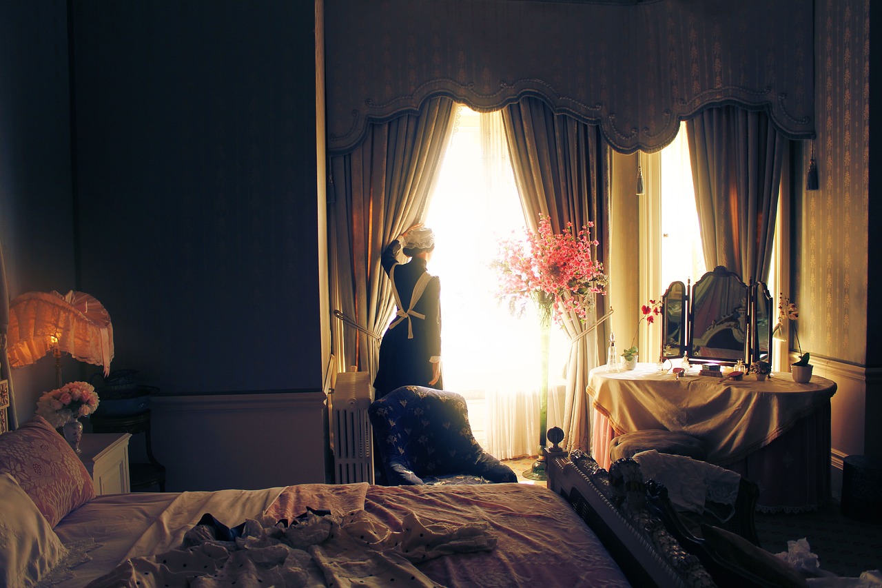 Maid Room Old Manor Interior  - Computerizer / Pixabay