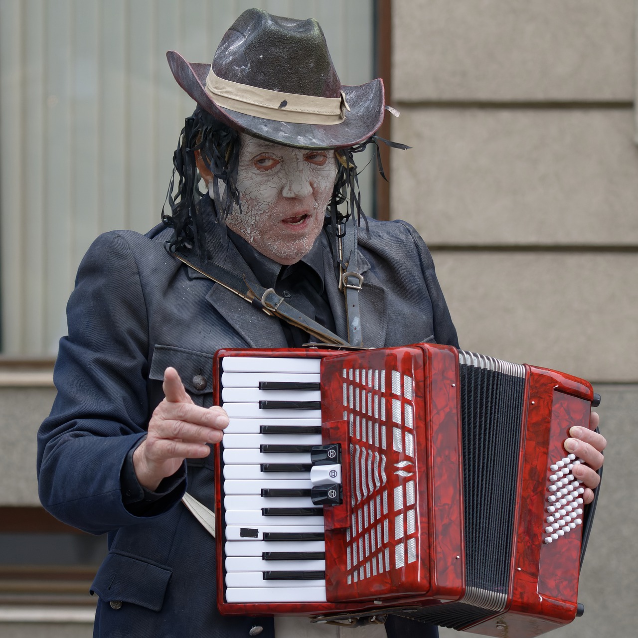 Man Adult Makeup Vintage Clothes - Surprising_Shots / Pixabay