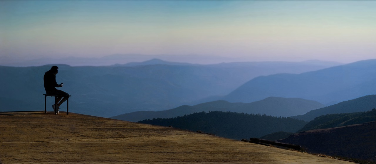 Man Alone Mountains Sitting  - grigioan19 / Pixabay