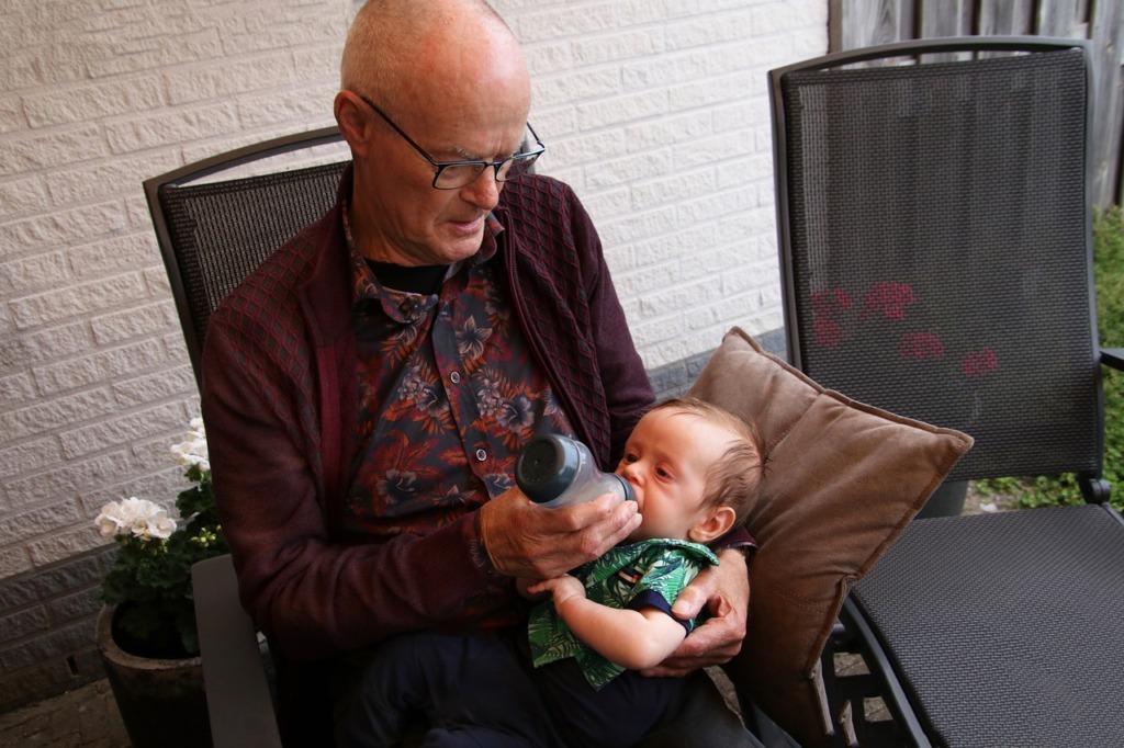 Man Baby Grandfather Grandchild  - Marjonhorn / Pixabay