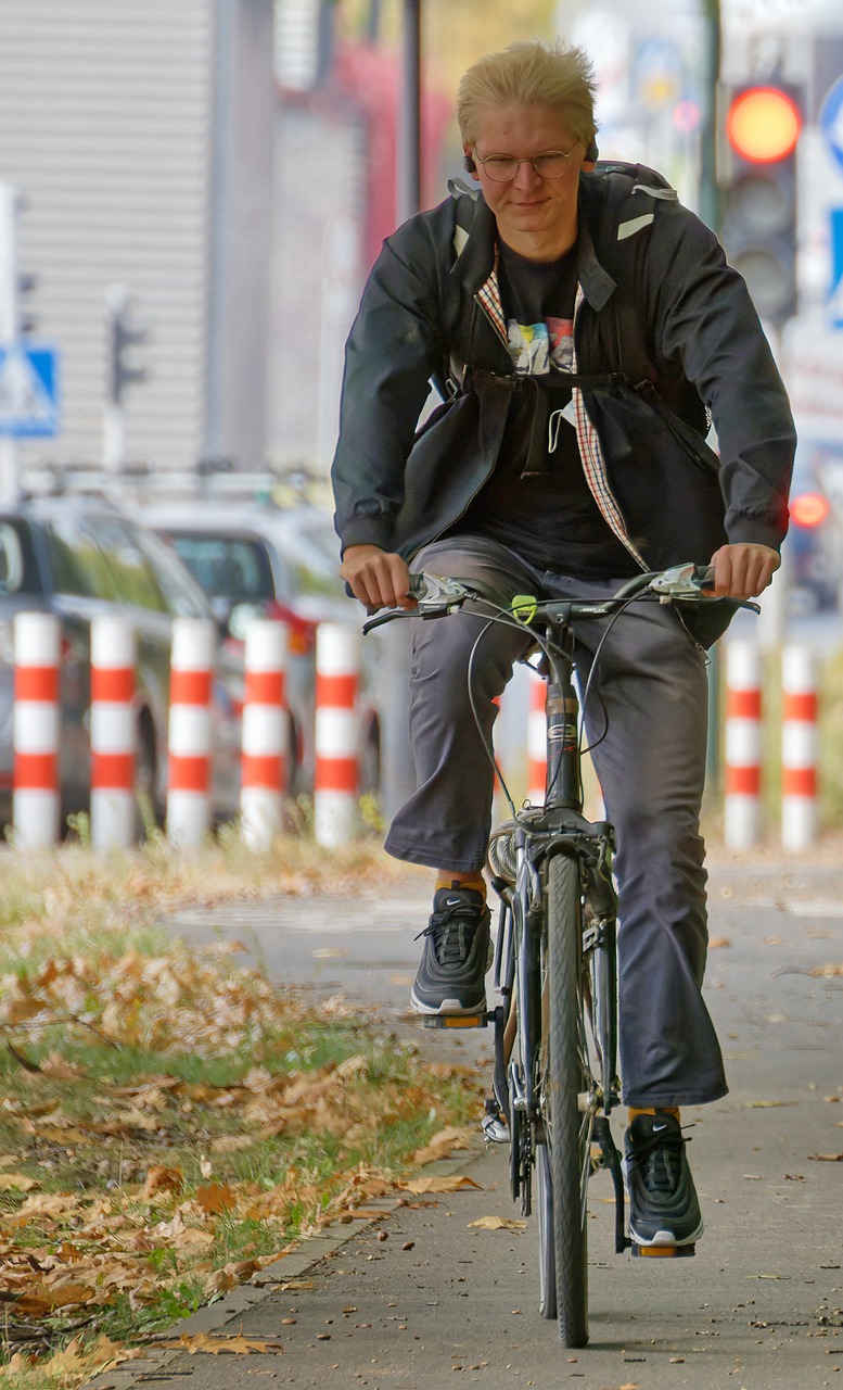 Man Bicycle Ride Activity  - icsilviu / Pixabay