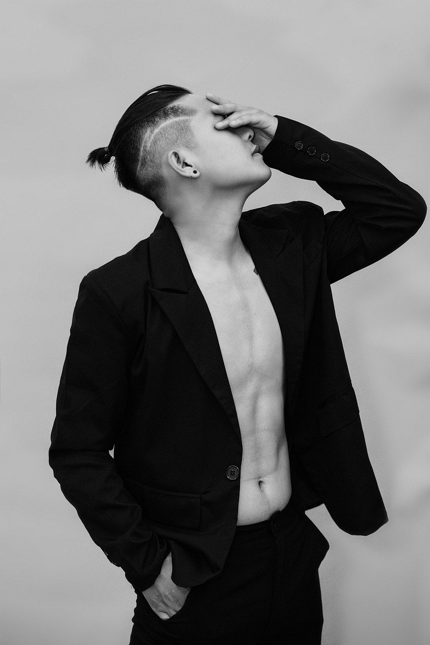 Man Body Portrait Monochrome Suit  - Jupilu / Pixabay