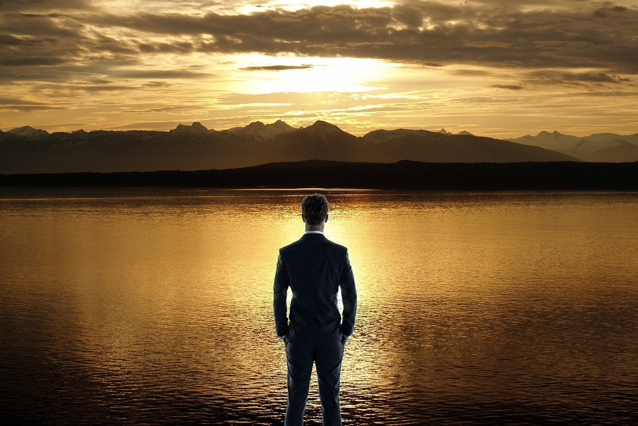 Man Business Lake Ocean Sunset  - Tumisu / Pixabay