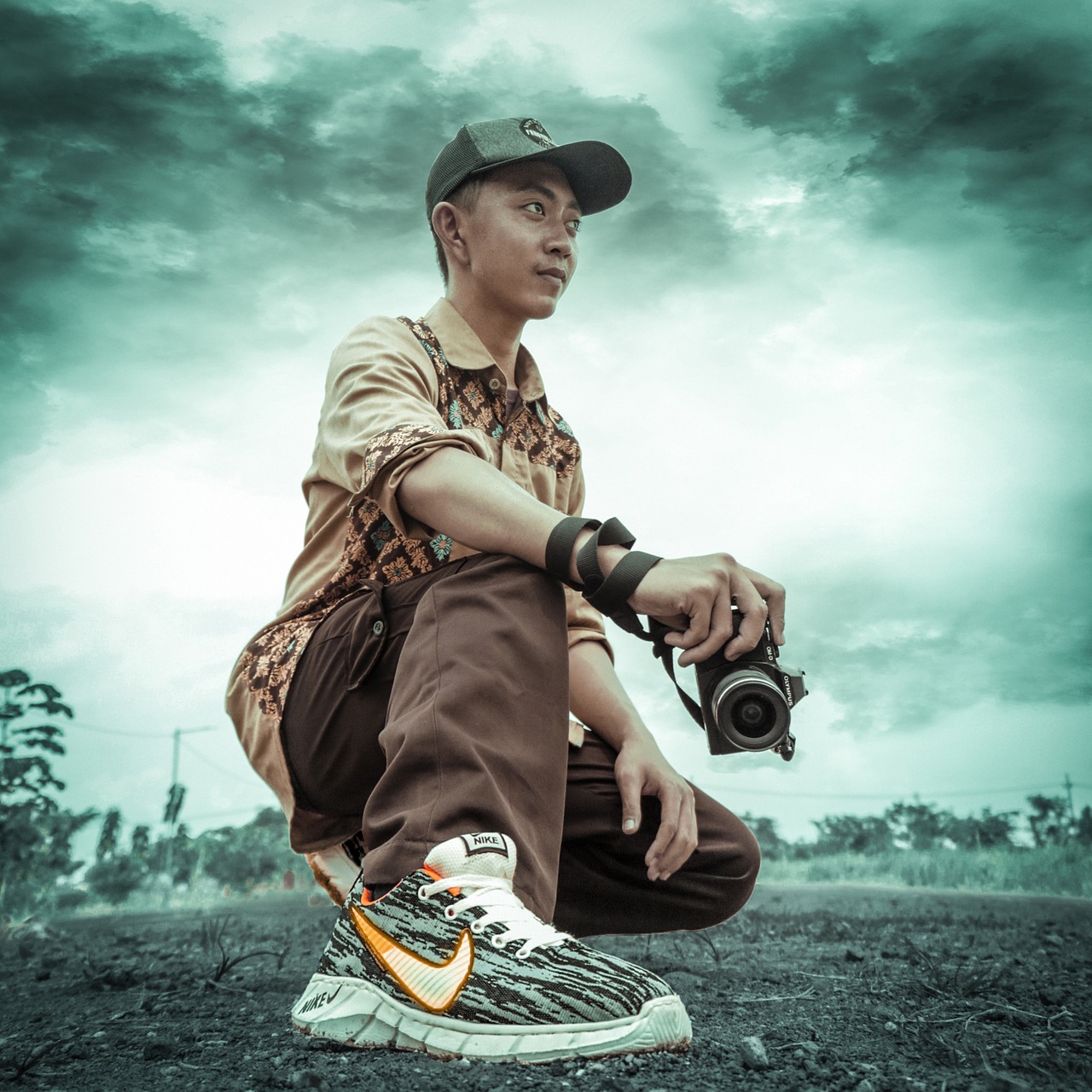 Man Camera Shoes Fashion Sneakers  - dzikry42 / Pixabay