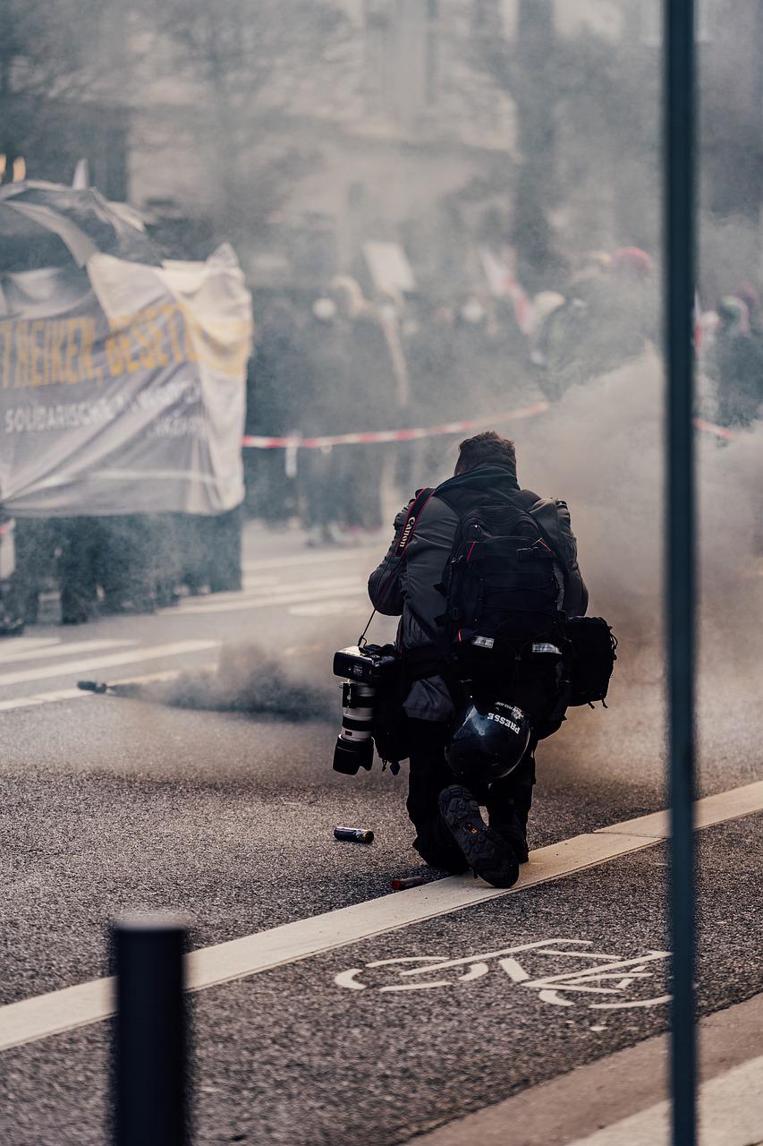 Man Cameraman Smoke Riot Protest  - christoph_mschrd / Pixabay