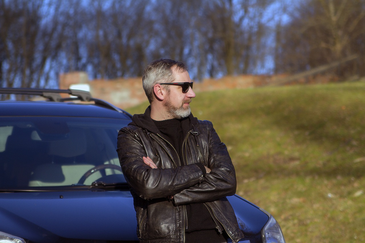 Man Car Road Fashion Style  - OlgaVolkovitskaia / Pixabay