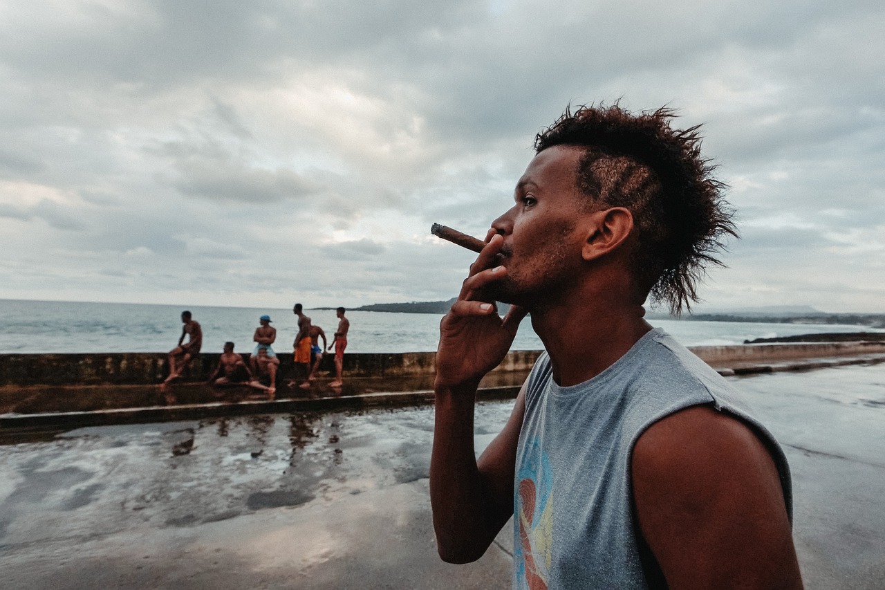 Man Cigar Coast People Crowd - tkirkgoz / Pixabay