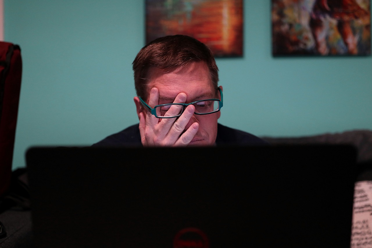 Man Computer Tired Zoom Meeting  - ACWells / Pixabay