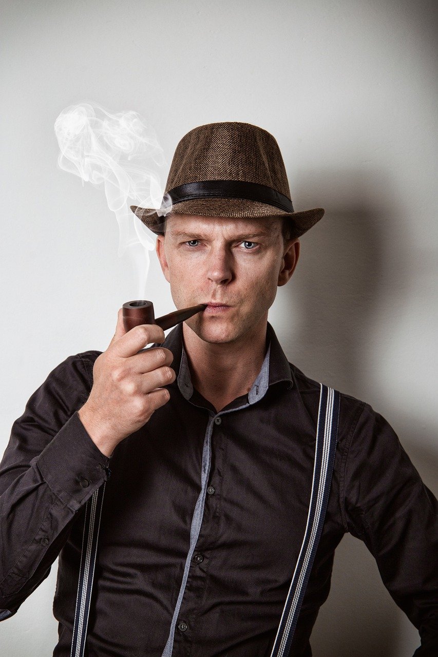 Man Detective Gangster Pipe  - Sammy-Williams / Pixabay