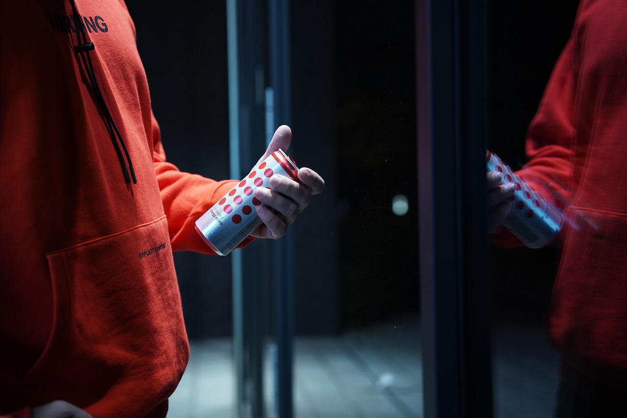 Man Drink Can Beverage Mirror - Dawid-Luko / Pixabay