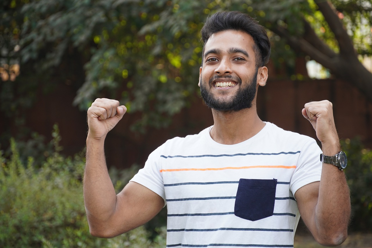 Man Gesture Success Happy Smile  - Stockfoo / Pixabay