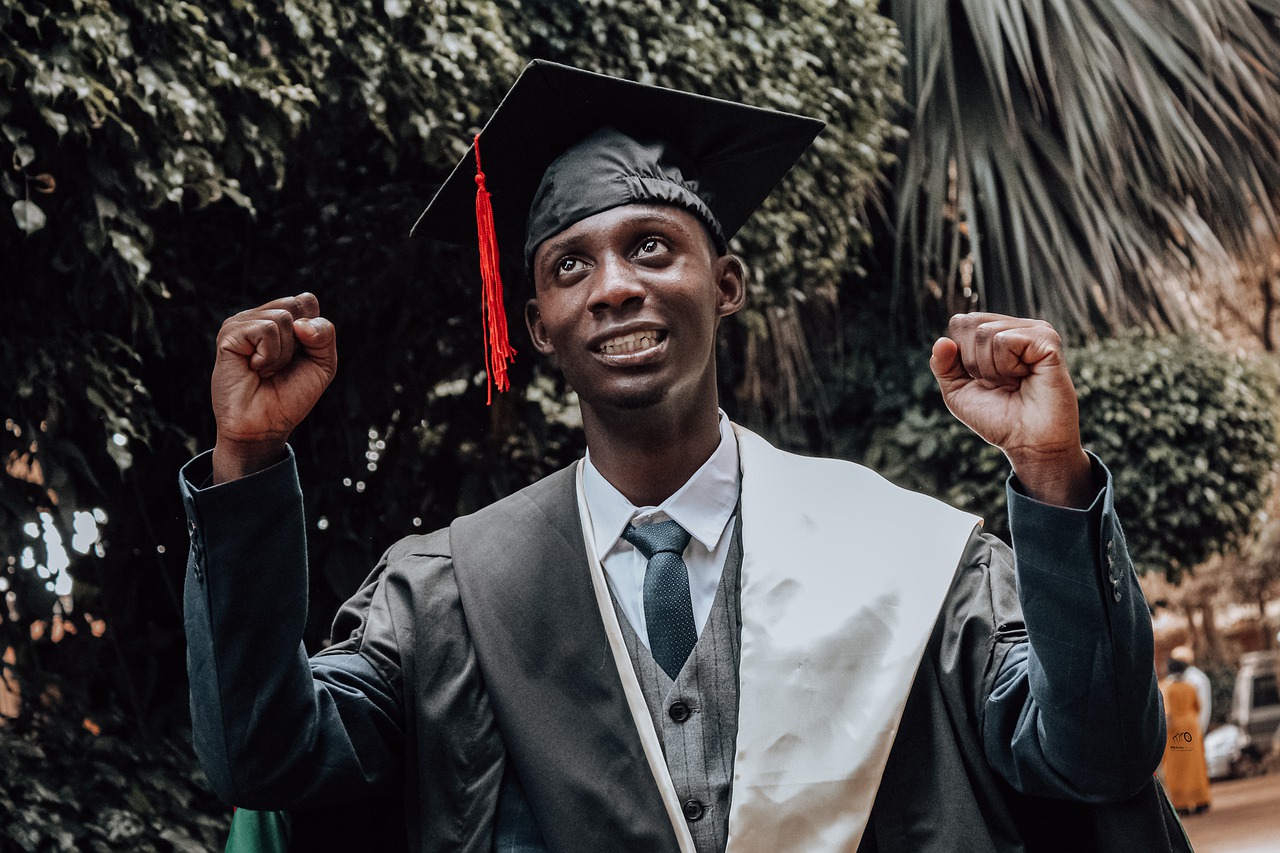Man Graduate College Toga  - DNchutes / Pixabay