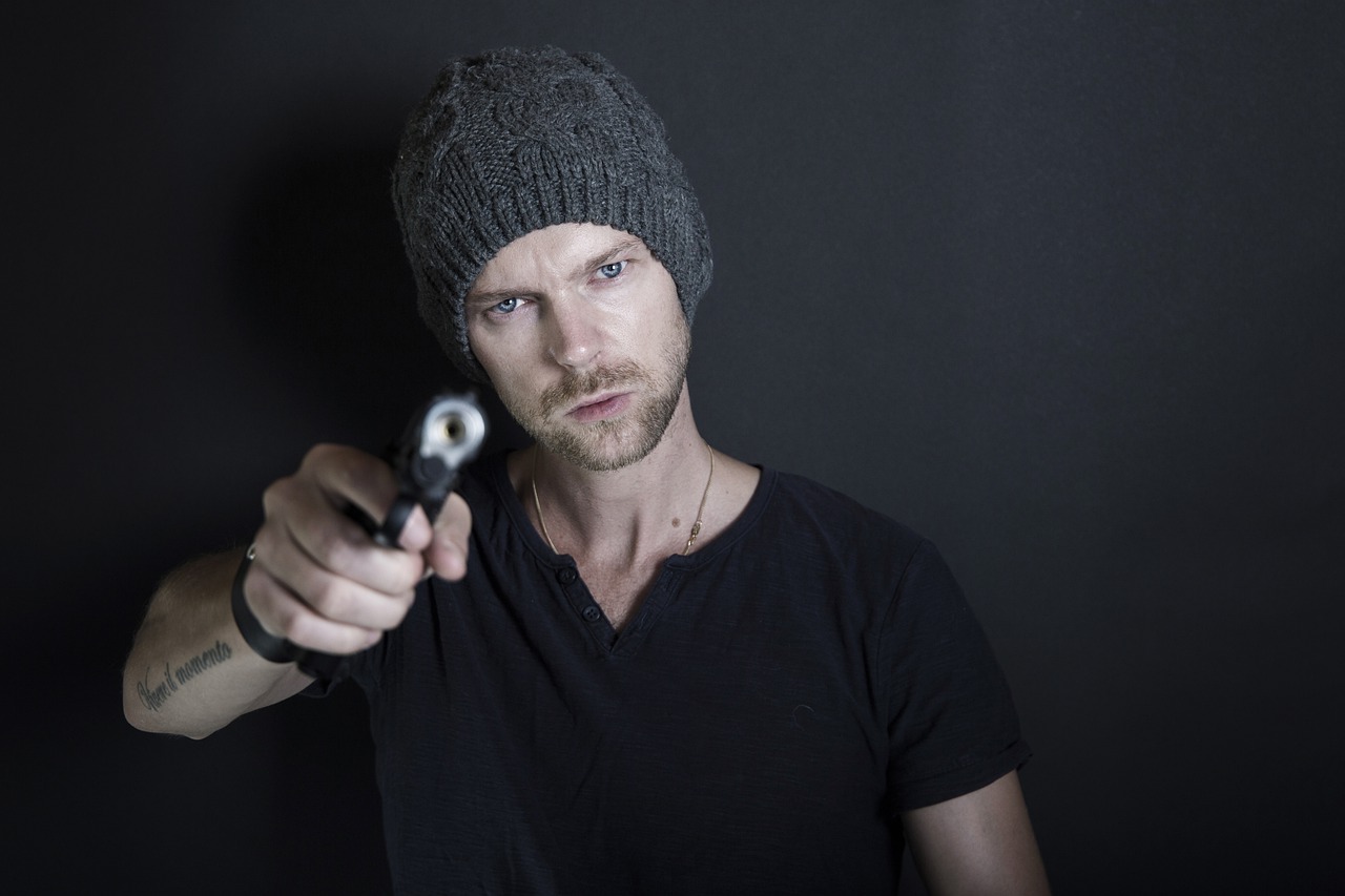 Man Gun Crime Mafia Gangster Gang  - Sammy-Williams / Pixabay