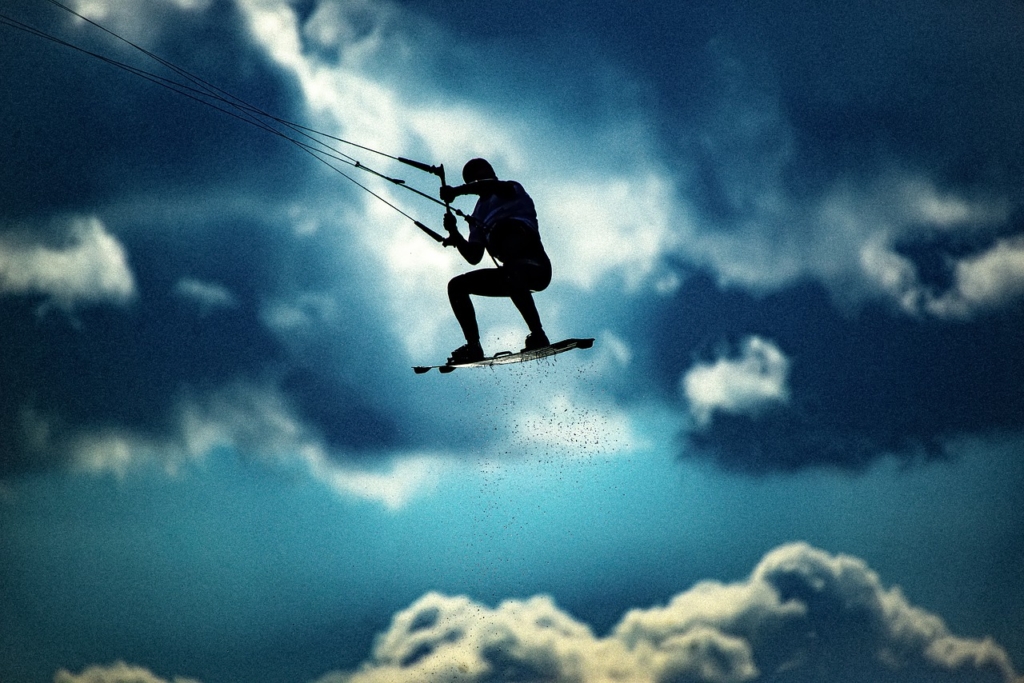 Man Kite Surfing Ocean Sea  - UditaBudde / Pixabay