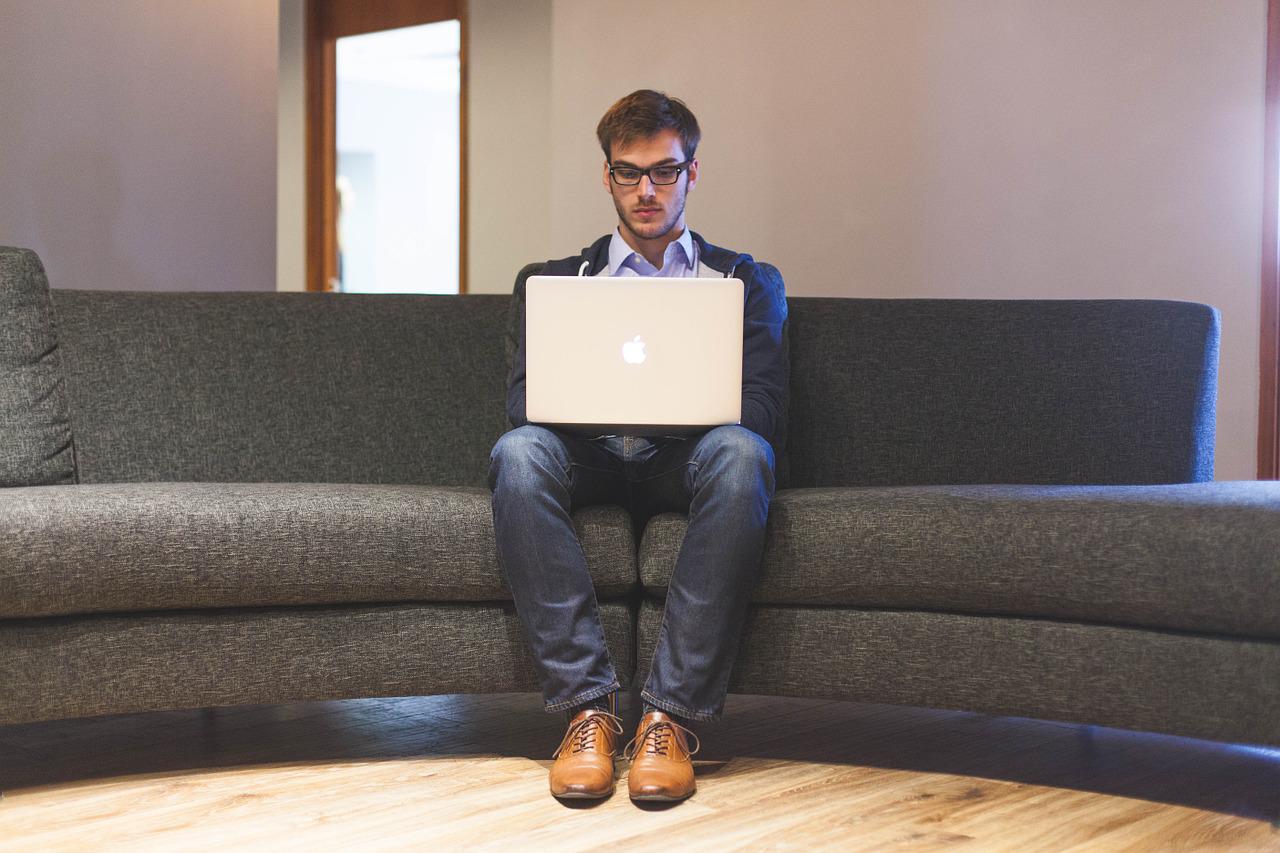 man laptop businessman entrepreneur 593372